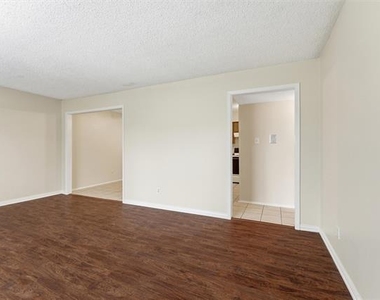 410 W Franklin Street - Photo Thumbnail 5