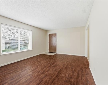 410 W Franklin Street - Photo Thumbnail 6