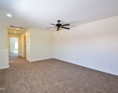 9015 W State Avenue - Photo Thumbnail 10