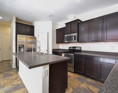 9015 W State Avenue - Photo Thumbnail 4
