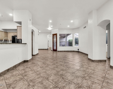 9379 E Windrose Drive - Photo Thumbnail 10