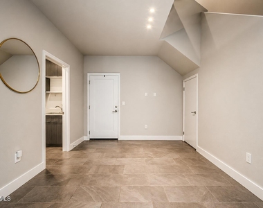 2825 N 42nd Street - Photo Thumbnail 9