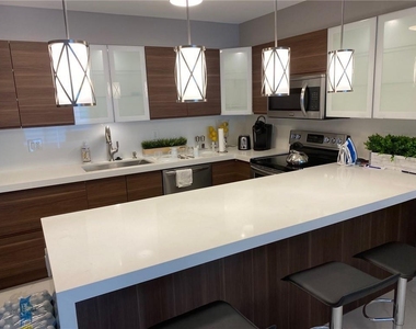 19380 Collins Avenue - Photo Thumbnail 2