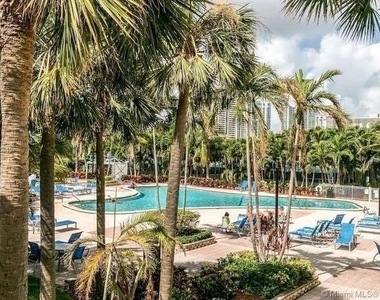 19380 Collins Avenue - Photo Thumbnail 1