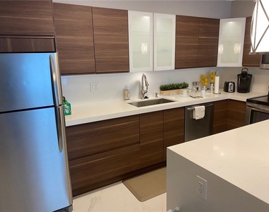 19380 Collins Avenue - Photo Thumbnail 3