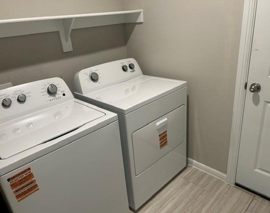 333 Lubbock Drive - Photo Thumbnail 19