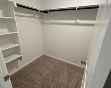 333 Lubbock Drive - Photo Thumbnail 16