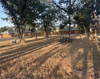 333 Lubbock Drive - Photo Thumbnail 24