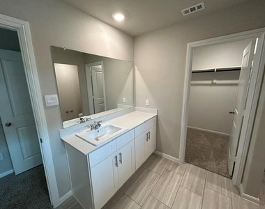 333 Lubbock Drive - Photo Thumbnail 11