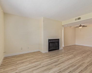 5995 N 78th Street - Photo Thumbnail 13