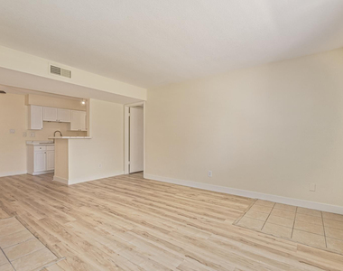 5995 N 78th Street - Photo Thumbnail 12