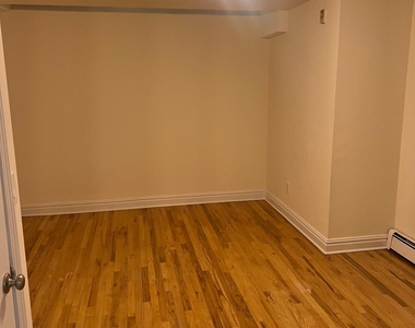 East 58th Street - Photo Thumbnail 6