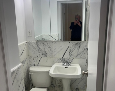 East 58th Street - Photo Thumbnail 3