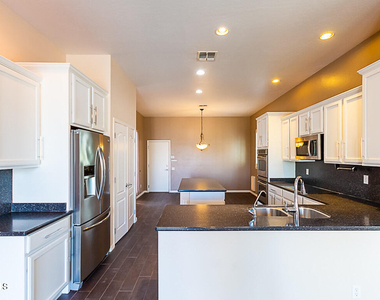 642 E Torrey Pines Place - Photo Thumbnail 11