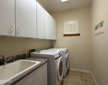 642 E Torrey Pines Place - Photo Thumbnail 21