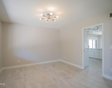 16630 N 67th Street - Photo Thumbnail 8