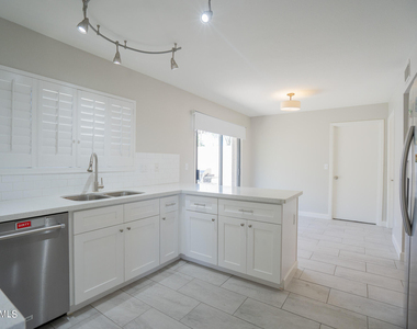 16630 N 67th Street - Photo Thumbnail 12