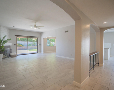 16630 N 67th Street - Photo Thumbnail 5