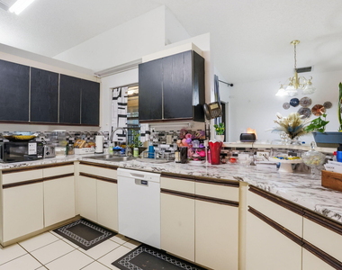 2171 Nw 76th Avenue - Photo Thumbnail 5