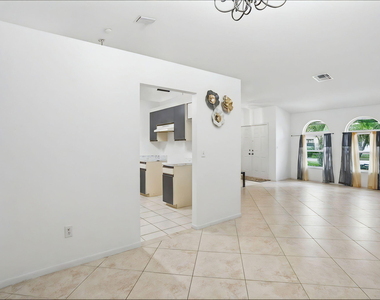 2171 Nw 76th Avenue - Photo Thumbnail 3