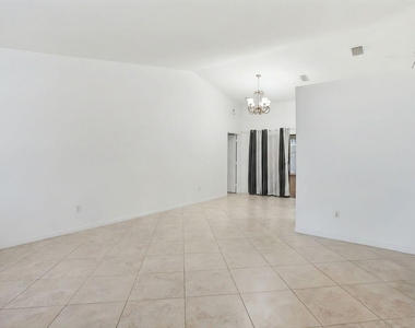 2171 Nw 76th Avenue - Photo Thumbnail 2