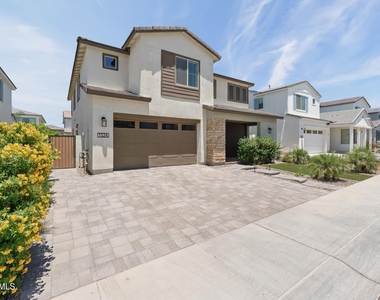 1524 E Carob Court - Photo Thumbnail 3