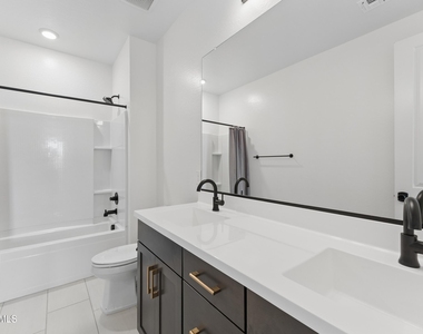 1524 E Carob Court - Photo Thumbnail 43