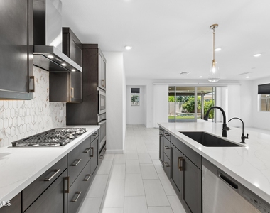 1524 E Carob Court - Photo Thumbnail 17