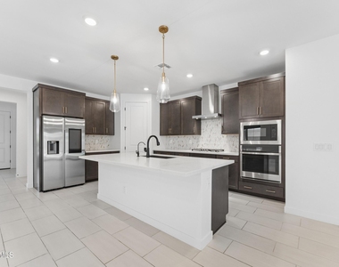 1524 E Carob Court - Photo Thumbnail 15