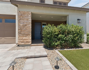 1524 E Carob Court - Photo Thumbnail 4