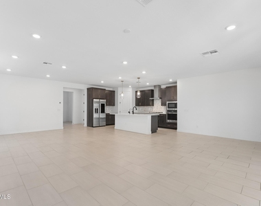 1524 E Carob Court - Photo Thumbnail 12