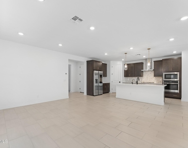 1524 E Carob Court - Photo Thumbnail 10
