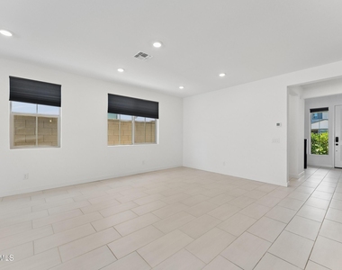 1524 E Carob Court - Photo Thumbnail 11