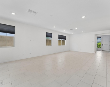 1524 E Carob Court - Photo Thumbnail 13