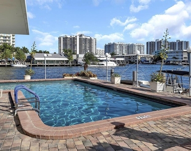 2900 Ne 30th Street - Photo Thumbnail 2