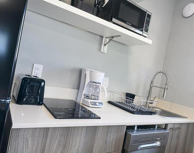 1020 N Victoria Park Road - Photo Thumbnail 3