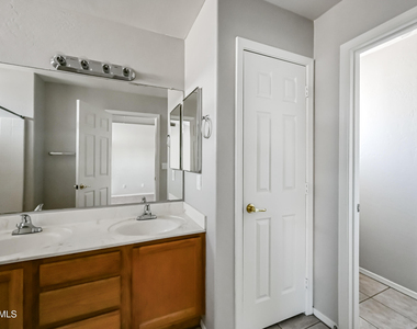351 N Wildrose -- - Photo Thumbnail 12