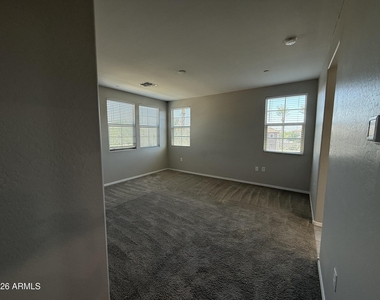 2669 S Peppertree Drive - Photo Thumbnail 10