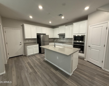 2669 S Peppertree Drive - Photo Thumbnail 5