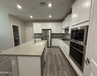 2669 S Peppertree Drive - Photo Thumbnail 6