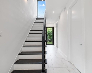 1052 N Victoria Park Road - Photo Thumbnail 3