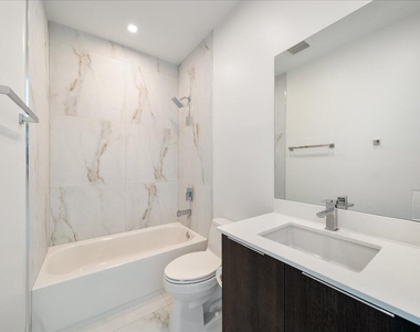 1052 N Victoria Park Road - Photo Thumbnail 21