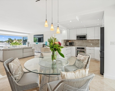 215 N Birch Road - Photo Thumbnail 9