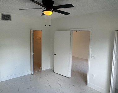 3221 Sabal Palm Manor - Photo Thumbnail 8