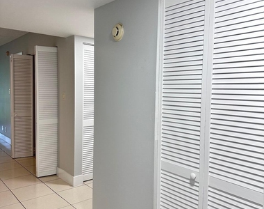 3101 Nw 47th Terrace - Photo Thumbnail 1