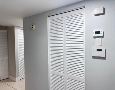 3101 Nw 47th Terrace - Photo Thumbnail 2