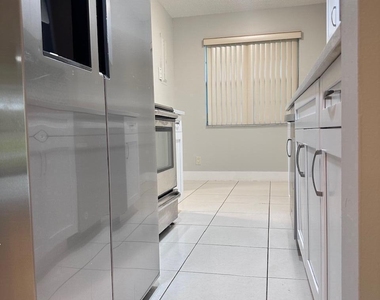 3101 Nw 47th Terrace - Photo Thumbnail 3