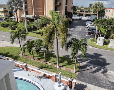 424 N Riverside Drive - Photo Thumbnail 2