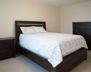 424 N Riverside Drive - Photo Thumbnail 9