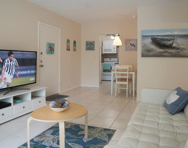 424 N Riverside Drive - Photo Thumbnail 3